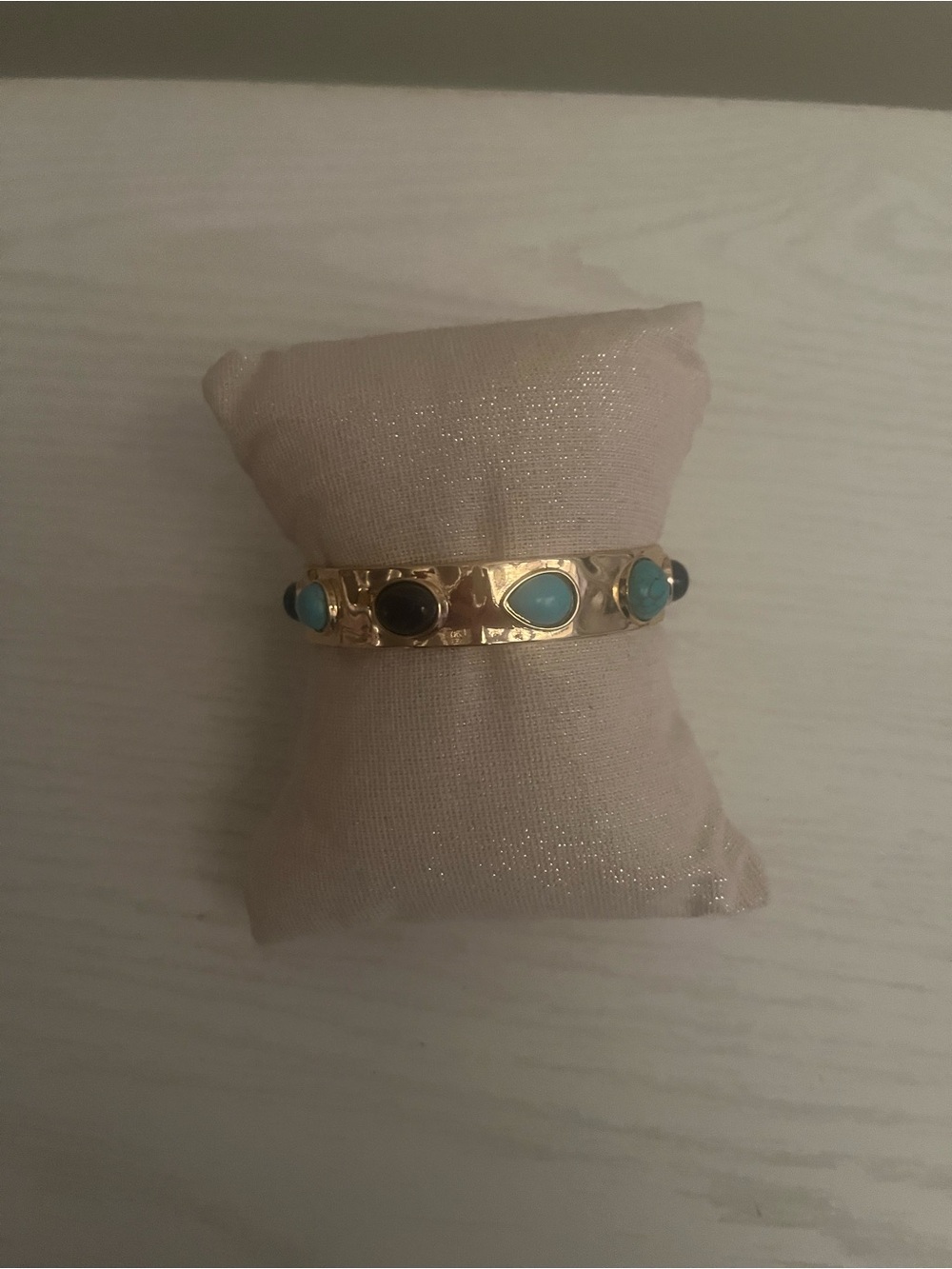 Source Unknown Gold-Tone Bracelet with Turquoise and Black Stones